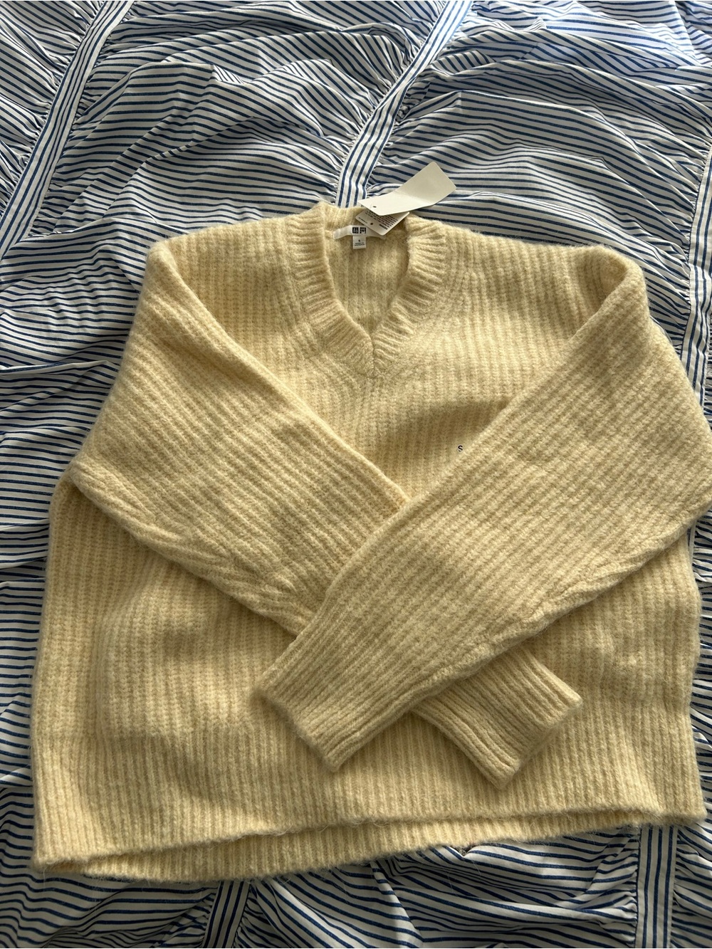 NWT UNIQLO SWEATER
